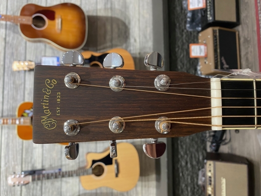 Martin Guitars - D-35 V18 3