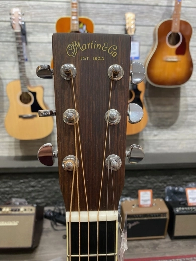 Martin Guitars - D-35 V18 2