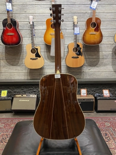 Martin Guitars - D-35 V18 2