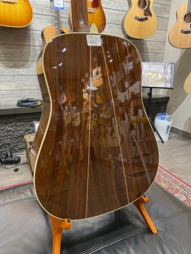 Martin Guitars - D-35 V18 2
