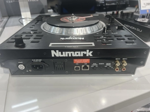 Store Special Product - Numark - V7