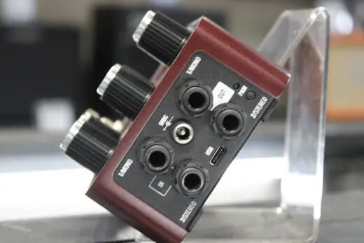 Universal Audio - UAFX Ruby '63 Top Boost Amplifier Pedal 2