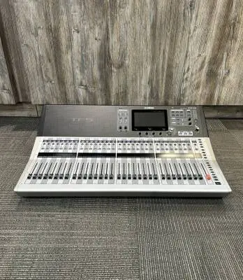 Yamaha - TF5 Digital Console Mixer.