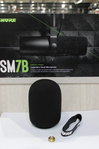 Shure - SM7B 2