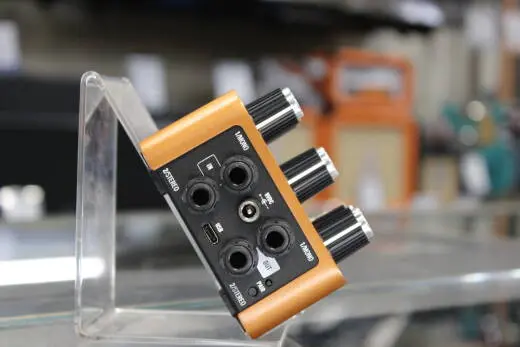 Universal Audio - UAFX Woodrow '55 Instrument Amplifier 2