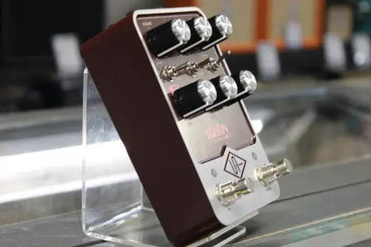 Universal Audio - UAFX Ruby '63 Top Boost Amplifier Pedal 2
