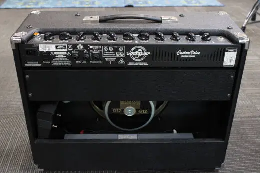 Traynor - YCV50B Custom Valve 50 Watt All-Tube 1x12 Guitar Combo Amp 2