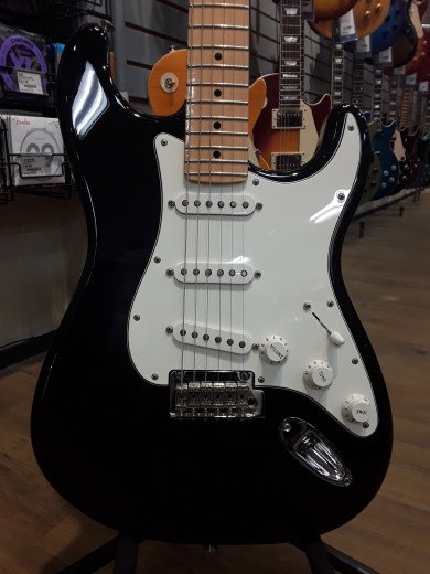 Fender Player Stratocaster Maple - Black | Long & McQuade
