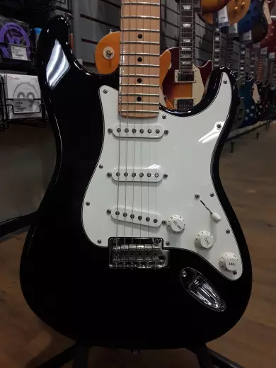 Fender Player Stratocaster - Black 2