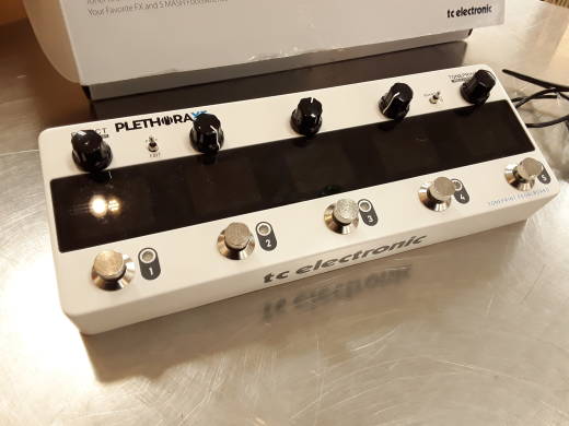 ギター t.c electronic Plethora X5 TC Electronic launches the Plethora X5 multi-effects pedal
