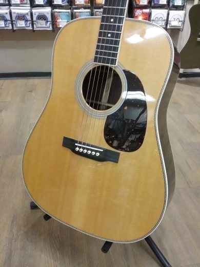 Store Special Product - Martin Guitars - D-35 V18