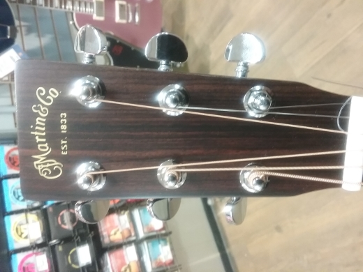 Martin Guitars - D-35 V18 4