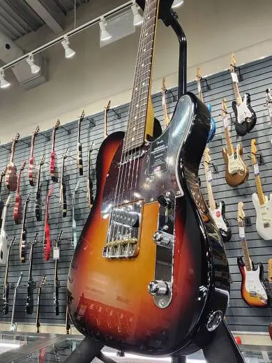 Fender American Professional II Telecaster - 3 Tone Sunburst 2