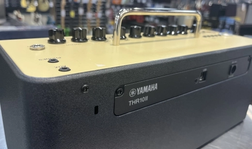 YAMAHA MODELING AMP 5