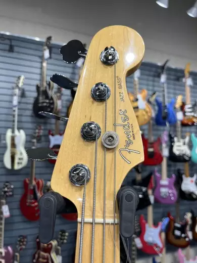 Fender American Jazz bass MN Candy Cola 4