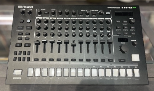 Roland TR-8S Rhythm Performer