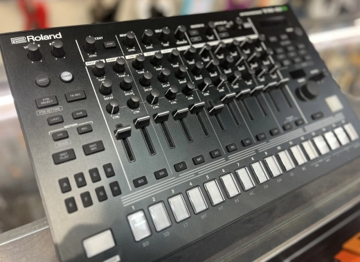 Roland TR-8S Rhythm Performer 2