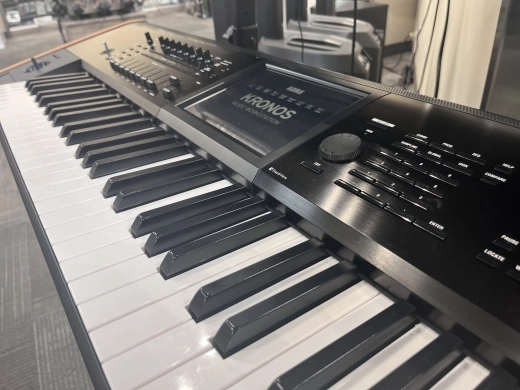 korg Kronos 73 Key Workstation 2