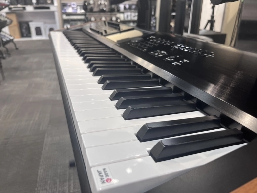 korg Kronos 73 Key Workstation 2