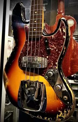 Fender 1960 Jazz Bass Heavy Relic - 3-Colour Sunburst