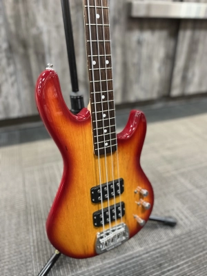 G&L TRIBUTE BASS L-2000 2