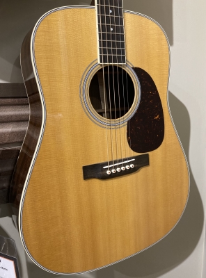 Martin Guitars - D-35 V18