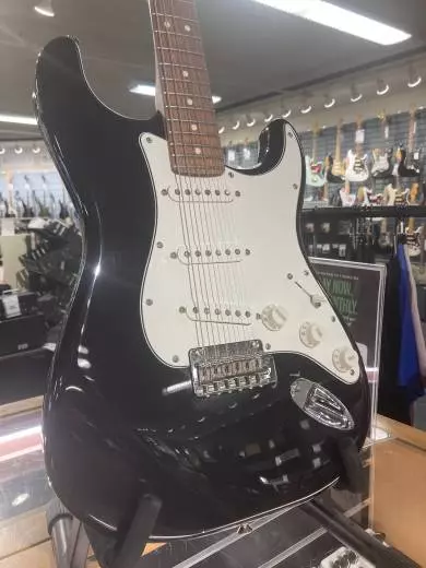 Fender - STRAT BLK