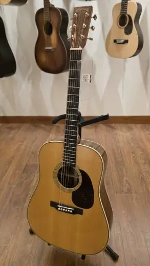 Martin Guitars - D-28 BSTRINGS