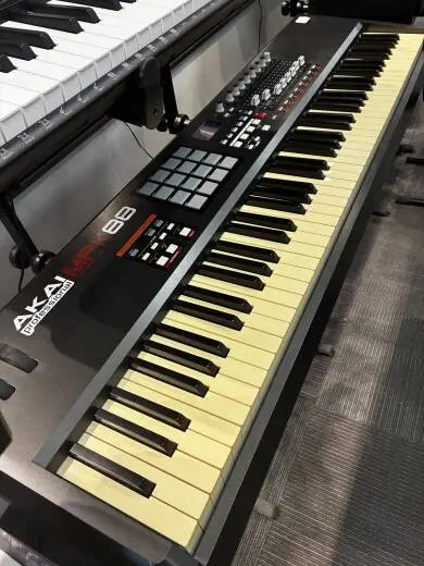 Akai - MPK88V2