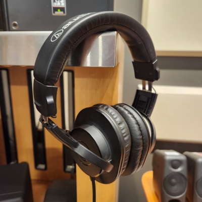 Store Special Product - Audio-Technica - ATH-M20X