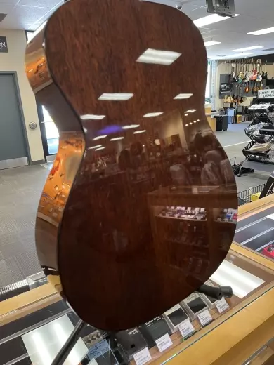 MARTIN OOO BODY SPRUCE/MAHOGANY W/CASE 2