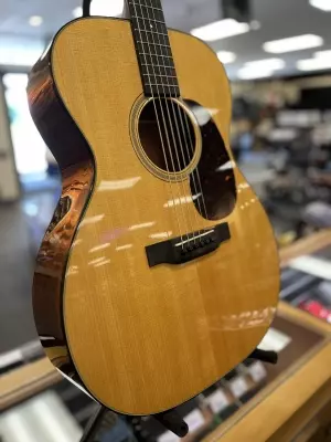 MARTIN OOO BODY SPRUCE/MAHOGANY W/CASE 2