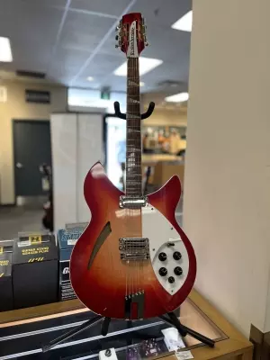 RICKENBACKER SEMI HOLLOW 2/PU W/CASE FIREGLO