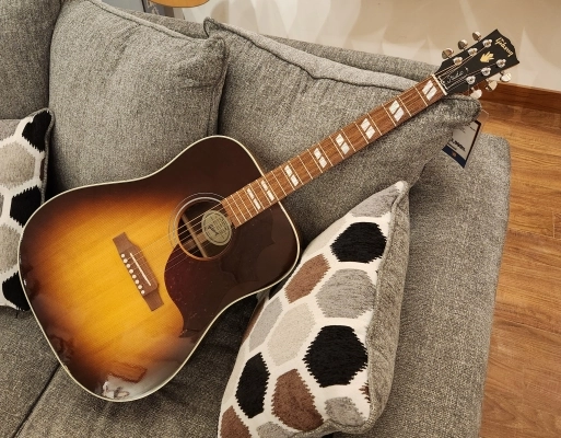 Gibson - Hummingbird Studio Walnut