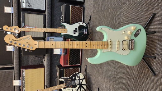 Store Special Product - FENDER AMERICAN PERFORMER STRAT