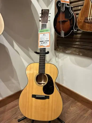 Martin Guitars - 000-18