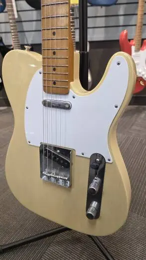 FENDER VINTERA II ROAD WORN 2