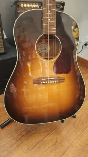 Gibson - J-45 Standard 3