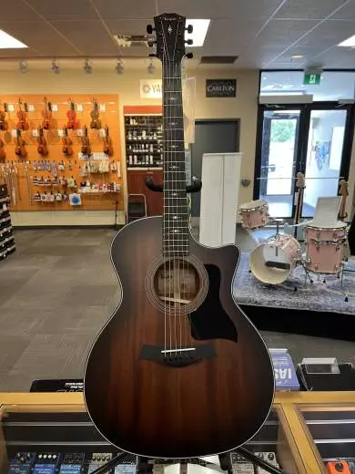 Taylor Guitars - 324CE V9