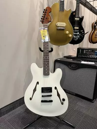 Store Special Product - FENDER TOM DELONGE STARCASTER SOWT