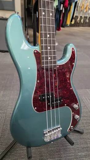 FENDER AM PRO CLASSIC PRECISION BASS 2
