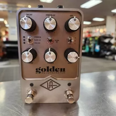 UA GOLDEN REVERB PEDAL