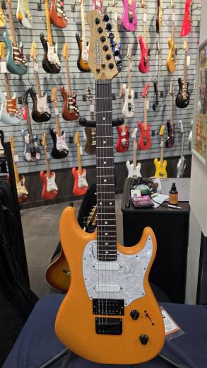 Godin Guitars - G51243