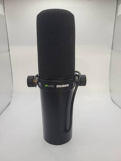 Shure SM7dB Dynamic Vocal Microphone | Long & McQuade