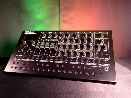 Roland - SH-4D