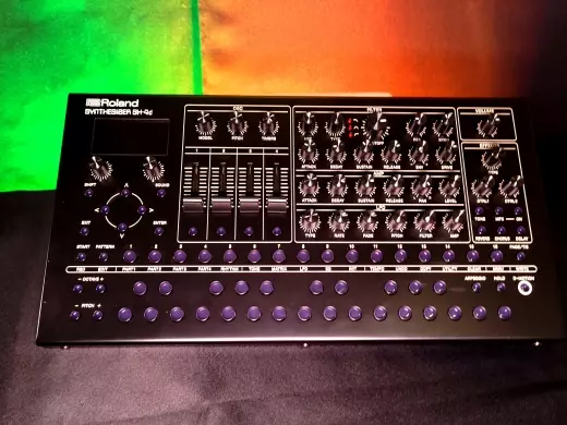 Roland - SH-4D 2