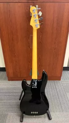 Fender - American Professional II Precision Bass, Maple Fingerboard - Black 2