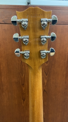 Gibson - SJ-200 Studio Walnut - Natural 7