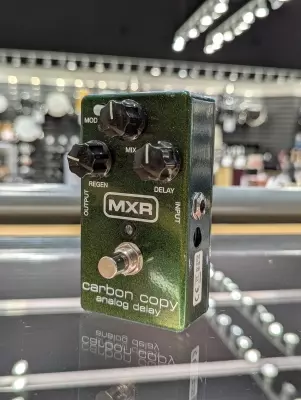 MXR CARBON COPY ANALOG DELAY