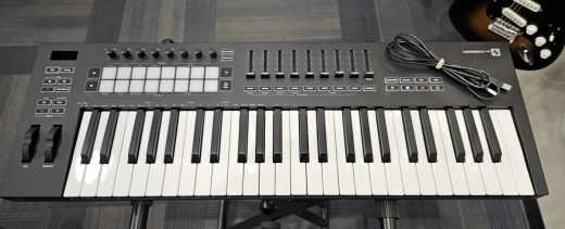 Novation - Launchkey49 Mk3 MIDI Controller